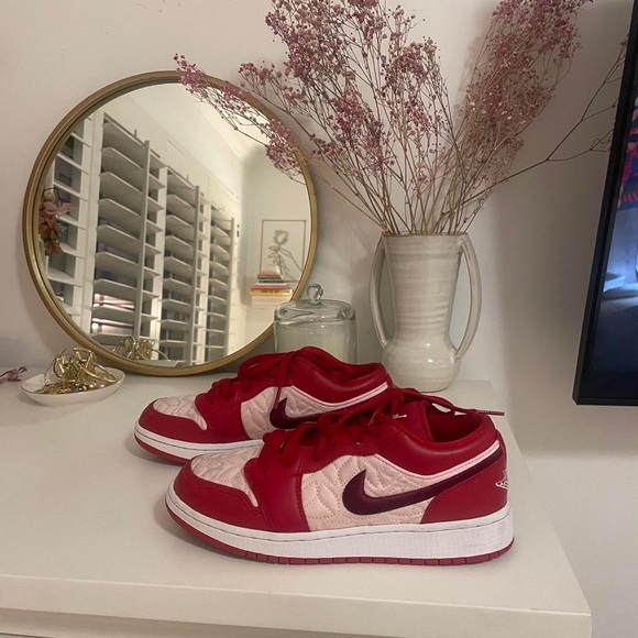 `Pink Quilt’ Jordan 1 Low GS - Picture 1 of 4